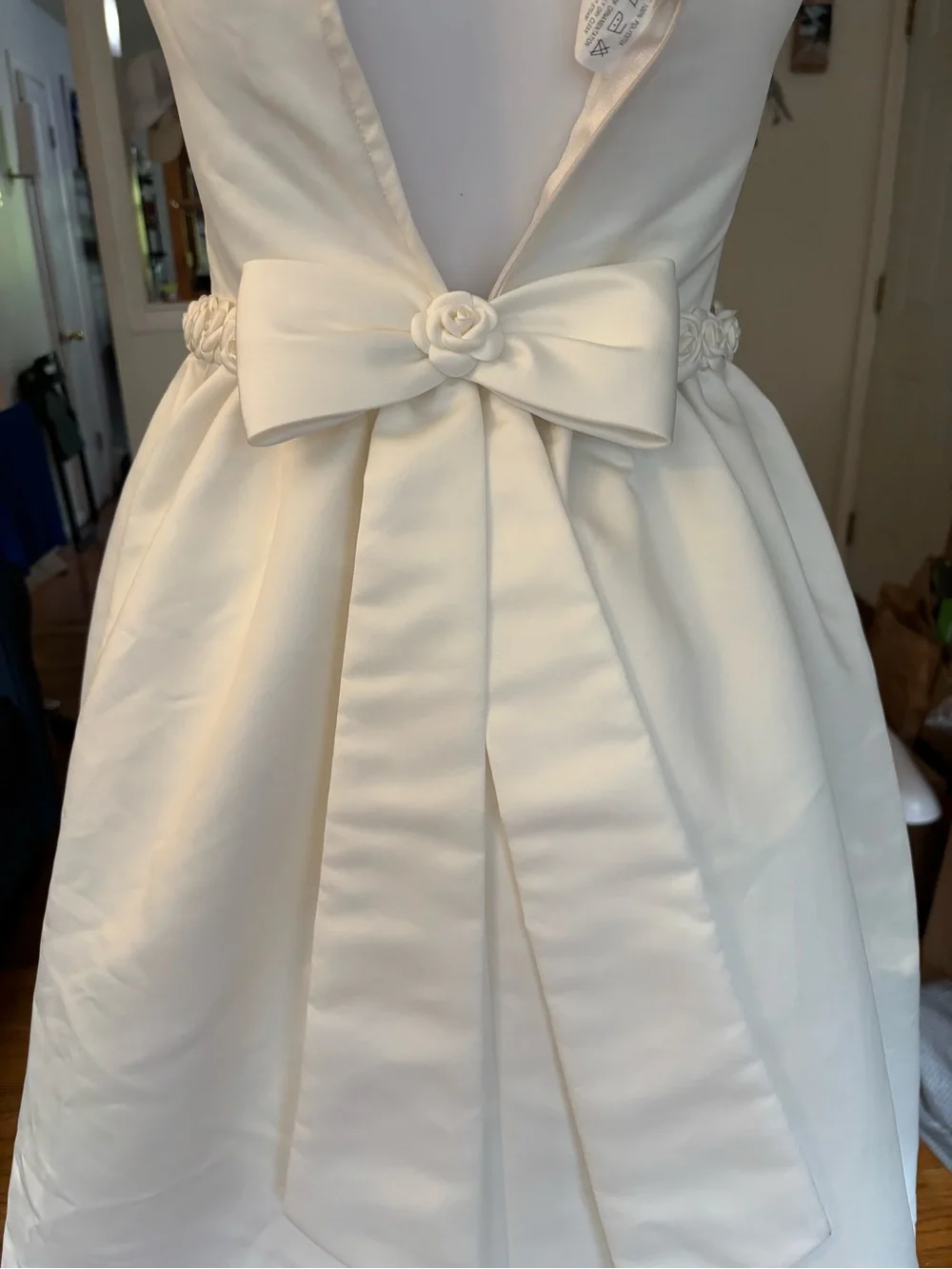 Mon Cheri Ivory Satin Polyester Boat Neck Sleeveless A-Line Bow Wedding girls 9
